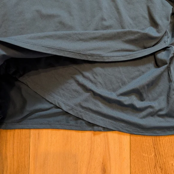 Size Large Active Top - Picture 2 of 6